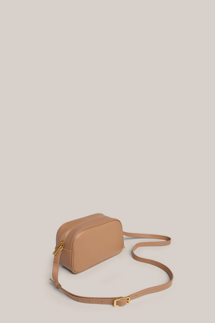 Vera Latte Camera Crossbody Bag - Image 3